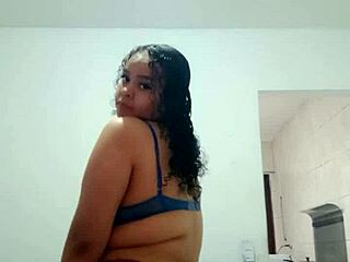 Damn, this chubby latina's fat ass and tits dance funk so hot on cam?