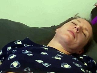 juicy neighbor pussy stretched by pink toy bed ride