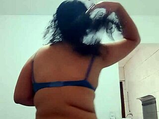 Damn, this chubby latina's fat ass and tits dance funk so hot on cam?