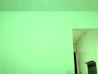 Damn, this chubby latina's fat ass and tits dance funk so hot on cam?