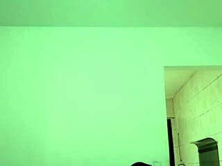 Damn, this chubby latina's fat ass and tits dance funk so hot on cam?