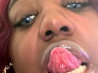 happy holidays! clapping my fat ebony ass n tits 😘