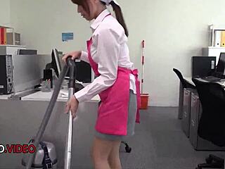 Office lady Chihiro Akino's hardcore blowjob craves creampie