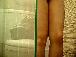 Venezuelan stepsis Milet spied shaving pussy in real hidden cam bath