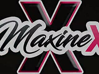 Maxine X vibes clit while Nyssa fists pussy 💦😈