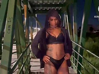 Esposa fucks stranger publicly on via light highway