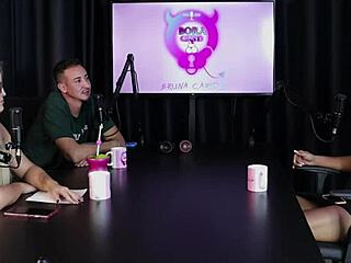 SWINGER HOUSE TRANS TRYOUT TURNS BRIGAS MANSÃO URSO WILD!