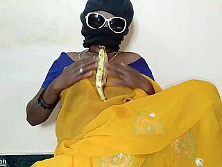 south indian mature aunt fingers horny pussy with banana