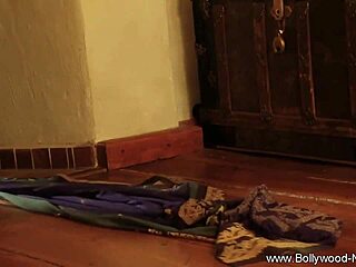 Bollywood babe teases flashing exotic nude curves