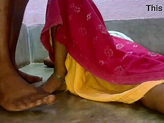 beautiful curvy babe raw fucks delivery boy creampie cosplay